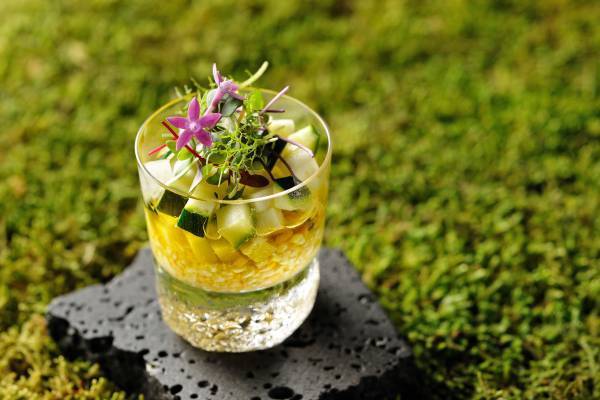 【奥入瀬渓流ホテル】苔スイーツ！？苔をイメージしたフィンガーフードを堪能「苔アフタヌーンティー」新登場～味はもちろん、見た目も楽しい、心が弾むアフタヌーンティー～｜期間：2023年6月1日～8月31日