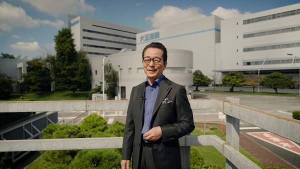 ~新製品「リアップＸ５チャージ」の研究・製造工程を水谷豊さんがレポート！~