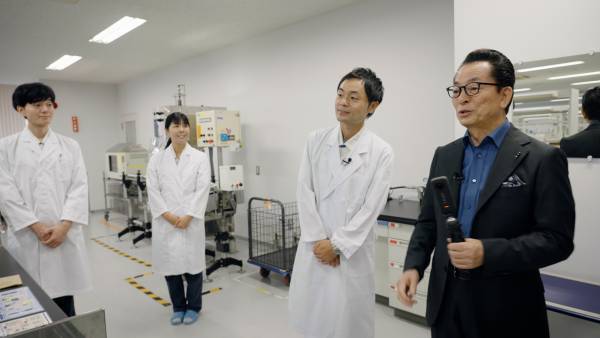 ~新製品「リアップＸ５チャージ」の研究・製造工程を水谷豊さんがレポート！~