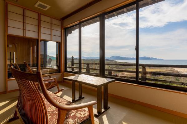 【温泉宿・ホテル総選挙2023　４部門受賞！】　　　絶景日本海を眼前に佇む舟型の宿 京都府京丹後市「一望館　はなれ櫂」