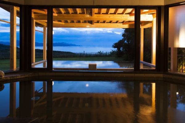 【温泉宿・ホテル総選挙2023　４部門受賞！】　　　絶景日本海を眼前に佇む舟型の宿 京都府京丹後市「一望館　はなれ櫂」