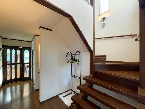 伊豆石を使ったサンルーム仕様の温泉付貸別荘 「スイートヴィラ 伊豆一碧湖」が3月3日に開業