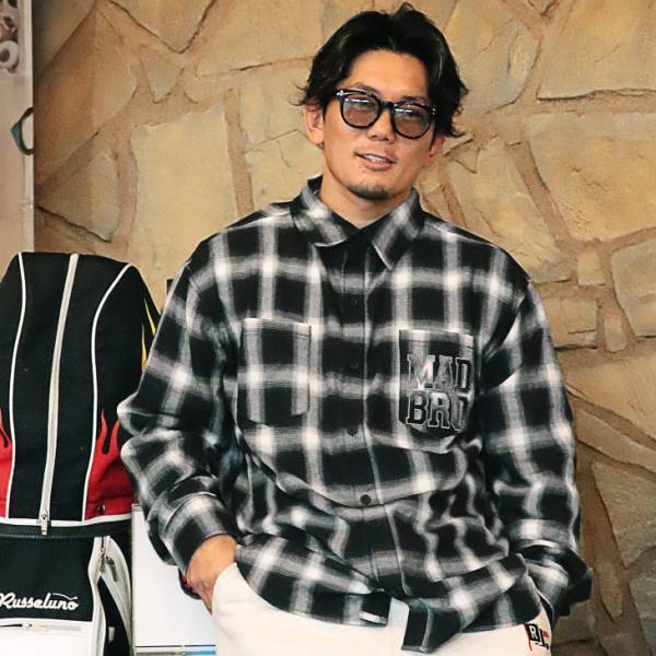 格闘家・皇治選手プロデュース『MADBRO』（マッドブロ）より王道カジュアルを大胆に着こなす「チェックシャツ」が登場！