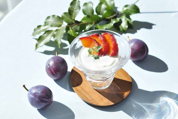 【星のや富士】河口湖の絶景を望むテラスで山梨の三大フルーツを味わう「グランピングフルーツ朝食」を提供 ～アウトドア器具を用いて料理を仕上げる体験も～｜期間：2023年7月1日～8月31日