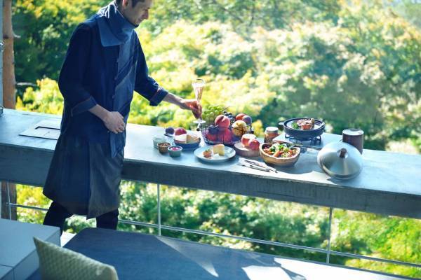 【星のや富士】河口湖の絶景を望むテラスで山梨の三大フルーツを味わう「グランピングフルーツ朝食」を提供 ～アウトドア器具を用いて料理を仕上げる体験も～｜期間：2023年7月1日～8月31日