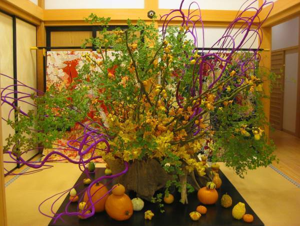 假屋崎省吾 華道歴40周年記念 円覚寺山内佛日庵で個展開催決定　デモンストレーションショーやサイン会も実施　カンフェティでチケット発売