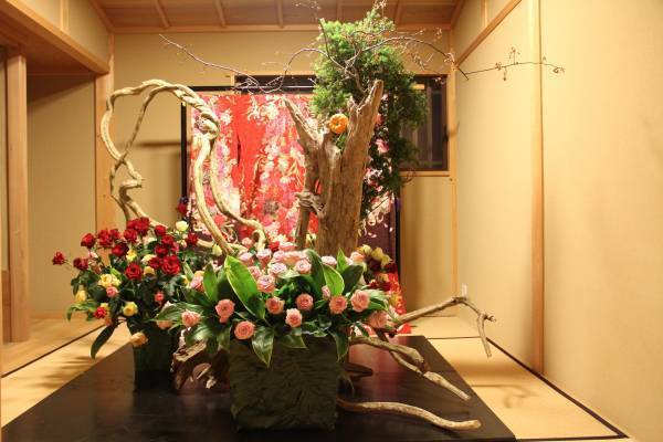 假屋崎省吾 華道歴40周年記念 円覚寺山内佛日庵で個展開催決定　デモンストレーションショーやサイン会も実施　カンフェティでチケット発売