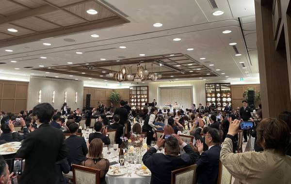 極楽とんぼ山本圭壱＆西野未姫(元AKB48)　　　　　　　　　　結婚披露宴、豪華芸能人が参列した模様を　　　　　　　　　　　YouTube「けいちょんチャンネル」独占配信！