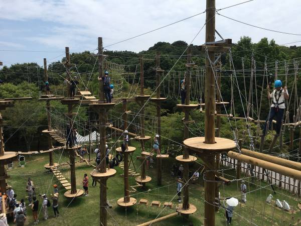 最難関に挑戦！3つのコースを制覇して認定証を手に入れよう！ 小学生限定「クレヨンしんちゃんアドベンチャーパーク 冬の戦国大冒険！認定証」 12月16日（土）より期間限定で開催