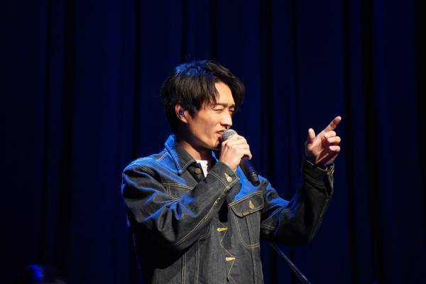 真田ナオキが初のアコースティックライブを開催！若手ミュージシャンと共に魅せる新たな新境地！