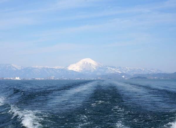 ～ びわ湖の美しい冬景色を味わう2時間半の船旅へ ～ びわ湖縦走 雪見船クルーズ