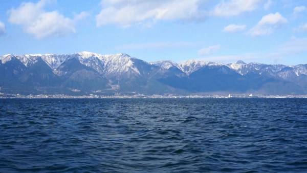 ～ びわ湖の美しい冬景色を味わう2時間半の船旅へ ～ びわ湖縦走 雪見船クルーズ