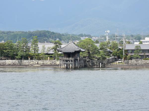 ～ びわ湖の美しい冬景色を味わう2時間半の船旅へ ～ びわ湖縦走 雪見船クルーズ