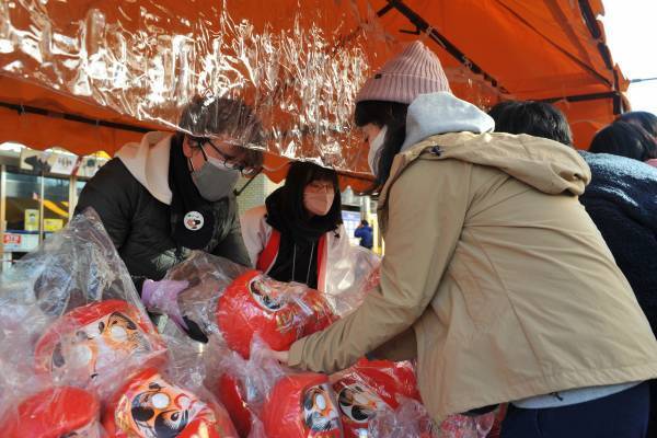 お正月は群馬県高崎市へ！１月１日２日の２日間、「高崎だるま市」を高崎駅西口駅前通りで２０２４年も開催！！