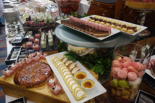 【西明石ホテルキャッスルプラザ】人気のお正月バイキングが4年ぶりに復活！縁日コーナーや餅つき大会などイベント盛りだくさん、新春を祝う多彩な料理でおもてなし