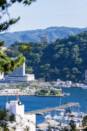 自然美と和の風情が融合した温泉付和風貸別荘「スイートヴィラ 熱海桃山」9月15日開業