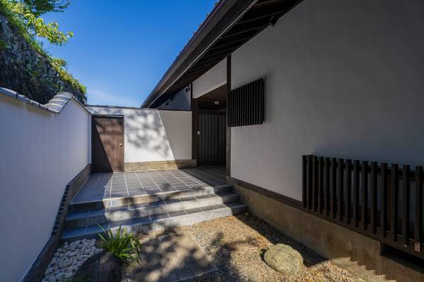 自然美と和の風情が融合した温泉付和風貸別荘「スイートヴィラ 熱海桃山」9月15日開業