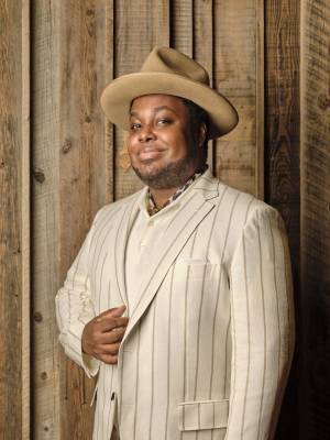 『ホイットニー・ヒューストン ホログラムコンサート』開幕目前! May J.とクリス・ハートのコメント動画が公開&ダンサーやバンドメンバーも発表