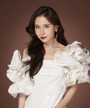 『ホイットニー・ヒューストン ホログラムコンサート』開幕目前! May J.とクリス・ハートのコメント動画が公開&ダンサーやバンドメンバーも発表