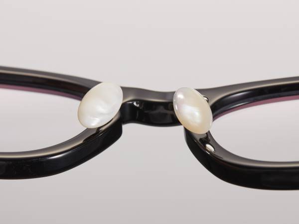 「Zoff｜UNITED ARROWS」から旬と個性を磨いた新作メガネフレームが登場 貝殻のシェルパットや微細な彫金加工入りの上質なデザイン