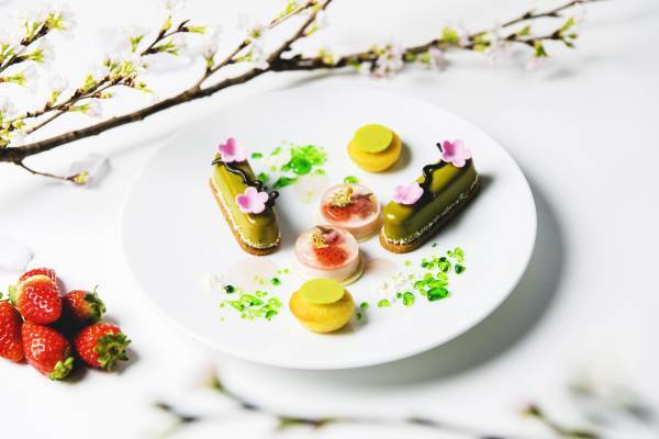 【ダーワ・悠洛 京都】 咲くいちご、紅く染まる桜いちごと桜の華やかな饗宴 いちごと桜のアフタヌーンティー発売