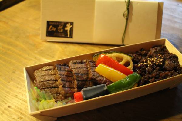 【仙台・花京院】ＧＷは簡単おもてなし・お手軽ホームパーティーにA5ランク仙台牛のステーキ重をテイクアウトで提供いたします。