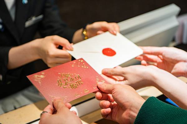 リアル脱出ゲーム史上、最高級の謎と物語体験 『月夜の変装（ライアー）ホテルからの脱出』本日より開幕！