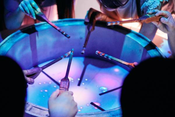 英語でプレイ可能なリアル脱出ゲームが新たに登場！ Projection Table Game『魔法料理アカデミー卒業試験からの脱出』 あなたのアクションでテーブルのプロジェクションマッピングが変化する！