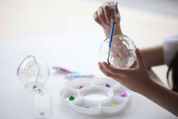 【リゾナーレ熱海】おそろいのアロハシャツでの海水浴やスイカモチーフの花火、風鈴作りなど家族で夏の定番を堪能する「まるっと夏満喫ステイ」販売｜期間：2023年7月22日～8月26日の毎週土曜日