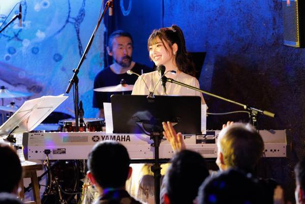 ホーリーボイスシンガー・花耶が『1st One-Man Live "Bouquet"』を開催！超満員の中、初の生バンドライブ！