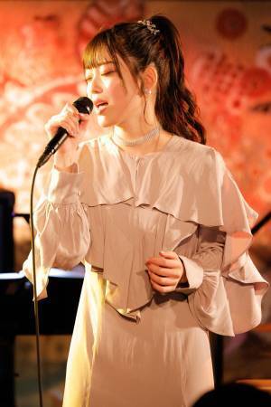 ホーリーボイスシンガー・花耶が『1st One-Man Live "Bouquet"』を開催！超満員の中、初の生バンドライブ！
