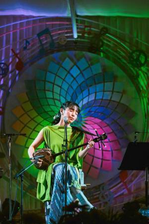 城 南海が【FUJI ROCK FESTIVAL’23】に出演！最新曲「柔らかな檻」をフェスならではのロック編成で披露！