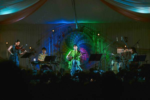 城 南海が【FUJI ROCK FESTIVAL’23】に出演！最新曲「柔らかな檻」をフェスならではのロック編成で披露！