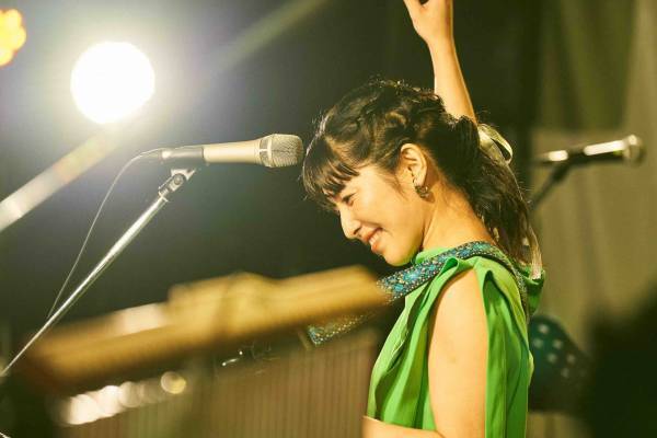 城 南海が【FUJI ROCK FESTIVAL’23】に出演！最新曲「柔らかな檻」をフェスならではのロック編成で披露！