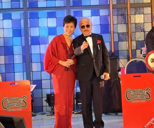 “岡宏とクリアトーンズ”の岡宏が『BOSS★岡』として歌手デビュー！前夜祭を開催