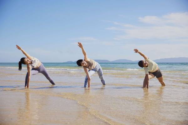 【リゾナーレ小浜島】海を眺めながら行うヨガや、沖縄らしい甘味を堪能できるビュッフェを楽しむ「サニズエクササイズ」開催｜期間：2023年4月15日～30日