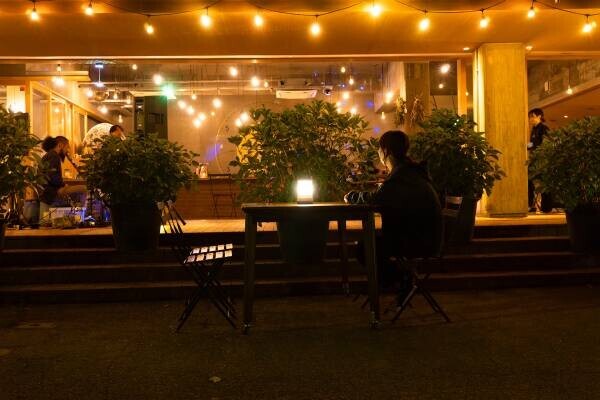 【BBQ&amp;Co】夜の明石公園で6月1日(木)～8月31日(木)、ビアガーデン！店内にDJブースを設置して素敵な夜を演出！