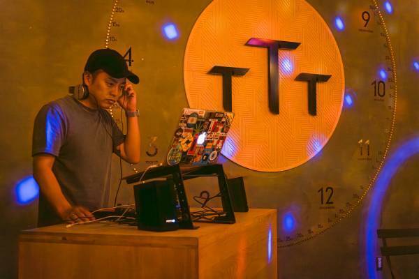 【BBQ&Co】夜の明石公園で6月1日(木)～8月31日(木)、ビアガーデン！店内にDJブースを設置して素敵な夜を演出！