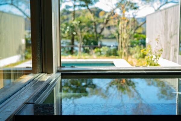 【７月よりOPEN】特別棟ヴィラのプライベートプールで夏を満喫。京丹後市「HOTEL&amp;湖邸 艸花 -SOKA-」