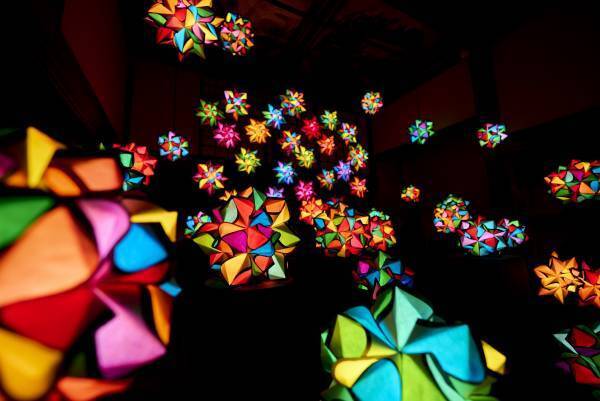 文化財「百段階段」を舞台に体験する空間アート『和のあかり✕百段階段 2023　～極彩色の百鬼夜行～』　TKTSでガイドブック付きチケット販売