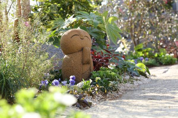 お墓参りは年に何回⁉ お参りしたくなるお墓3つのポイント