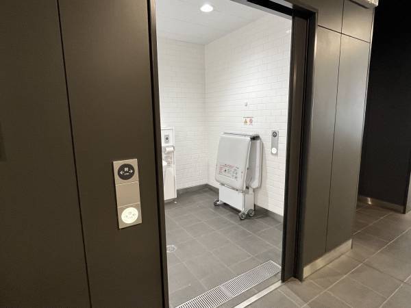 アクセルラボ、横浜市・相模鉄道とトイレの空き状況を スマホで確認できる実証実験を開始。【相模鉄道・アクセルラボ】