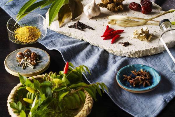 【星のや沖縄】沖縄の月桃やパッションフルーツ使用のペアリングメニューでソバーキュリアスを楽しむ～「琉球シチリアーナ」の料理とドリンクで新たな食の魅力を発見～｜期間：2023年3月1日～6月30日