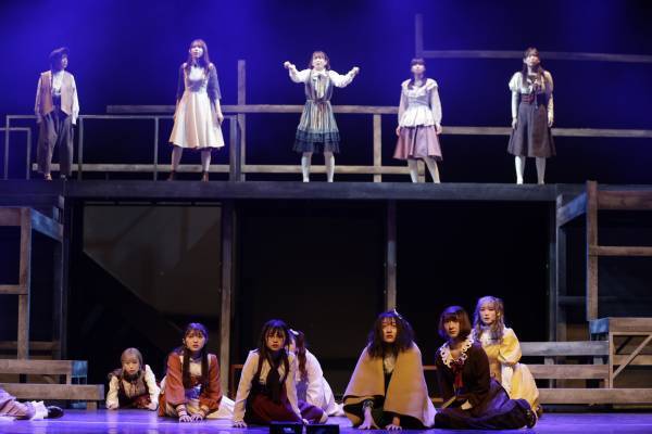 太田奈緒主演！舞台『十五少女漂流記』開幕！