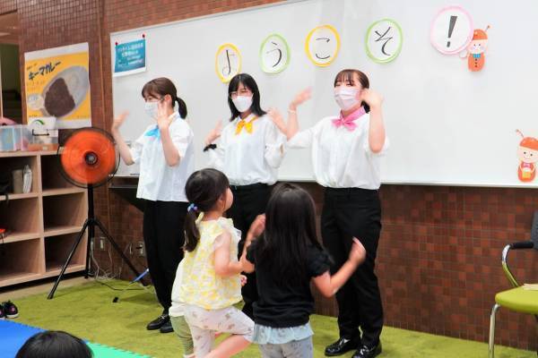 「大阪国際大学短期大学部幼児保育学科×自治体」連携　子育て支援イベント『わくわくランド』とキャリア教育イベント『子どもの目線で楽しく体験しよう』