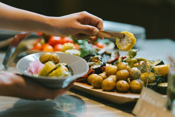 【Xmasスペシャル】ヒュッゲを体感、クリスマス限定ディナーが受付開始。京都府京丹後市「HOTEL＆湖邸 艸花 -SOKA-」