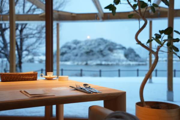 【Xmasスペシャル】ヒュッゲを体感、クリスマス限定ディナーが受付開始。京都府京丹後市「HOTEL＆湖邸 艸花 -SOKA-」