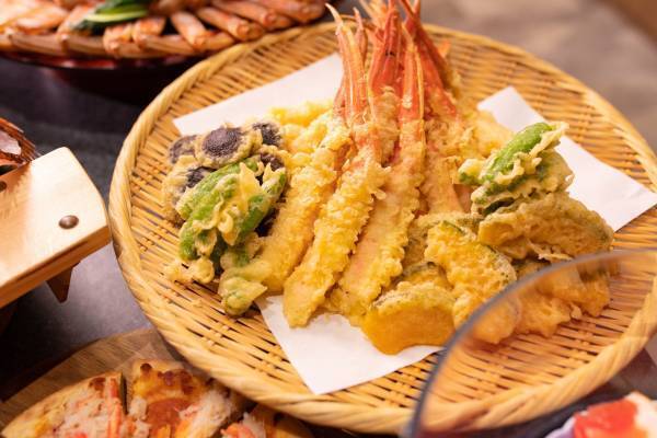 【TikTok 29万回再生】カニ食べ放題 「冬の特別ビュッフェ」開催中 夕日ヶ浦温泉「時季を彩る 佳松苑」