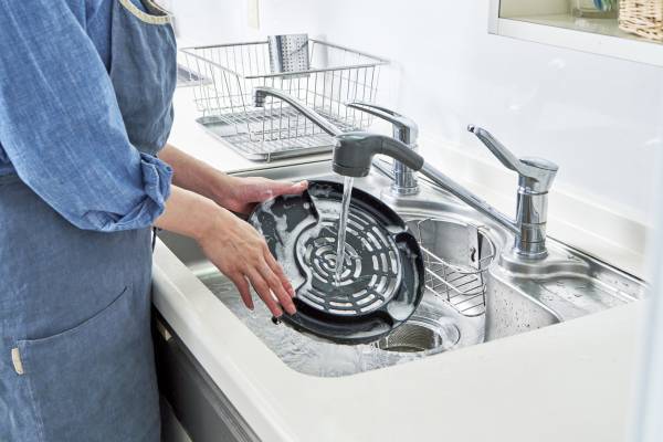 仲間との推し活にもおすすめ、丸型プレートとサイドの彫り込みで おウチ焼肉を手軽にエンタメ化、グリルプレート「AGP-350」を新発売