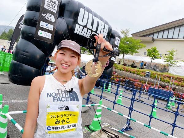 ゼッケン留めBIB-IT.に、ウルトラランナーみゃこモデルが登場！！